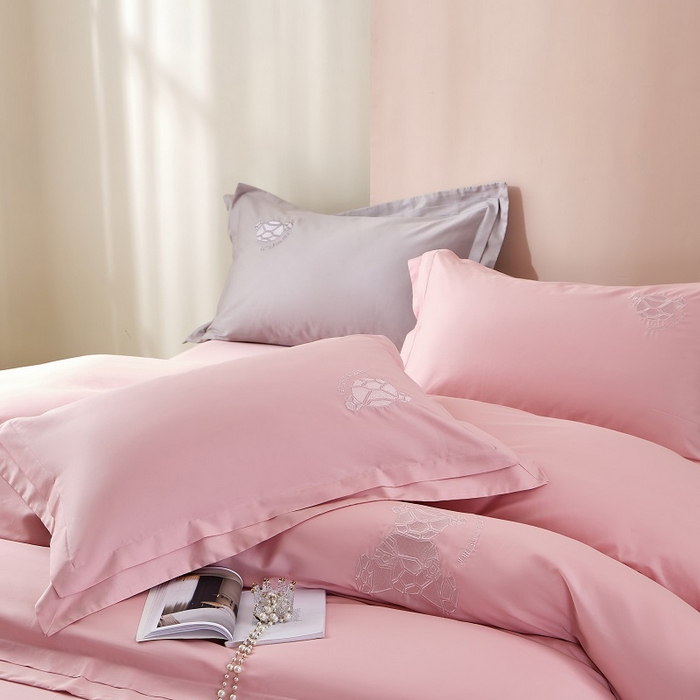 91家纺网 家纺一手货源 找家纺 （总）LADY COCO 2024新款全棉翻盖式三边拉链四件套-东方好棉冠军熊系列