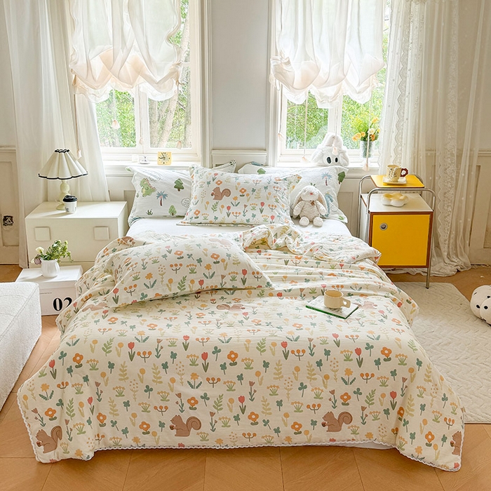 91家纺网 家纺一手货源 找家纺 创优家纺  2025新款A类皱皱纱小花边夏被 松鼠花园