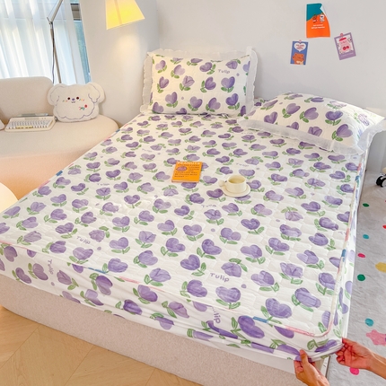 91家纺网 家纺一手货源 找家纺 默忆 2025新款水洗棉双层纱印花夹棉床笠  郁金香紫