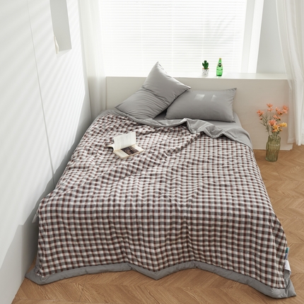 91家纺网 家纺一手货源 找家纺 巴宝路 2025新款小扇引微凉新国风夏被 宫格枣灰