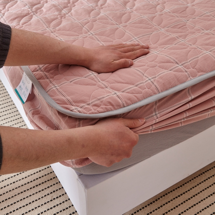 91家纺网 家纺一手货源 找家纺 杜先生 2024新款无印风水洗棉夹棉床笠 蜜粉大格