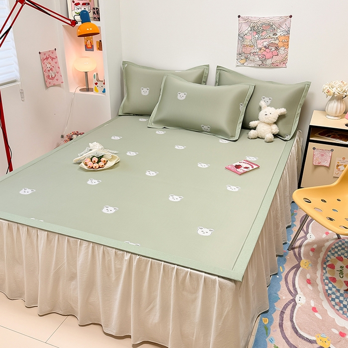 91家纺网 家纺一手货源 找家纺 全季家居 2024新款卡通提花系列PE凉感席 小熊-清新绿