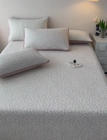 91家纺网 家纺一手货源 找家纺 茉夕 2024新款天丝印花床盖 飘零粉