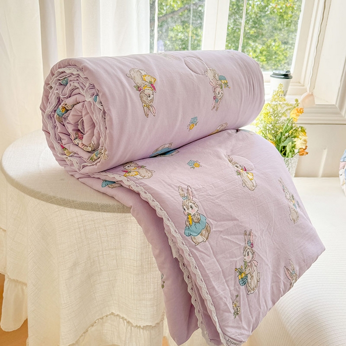 91家纺网 家纺一手货源 找家纺 创优家纺  2025新款A类皱皱纱小花边夏被 星黛兔