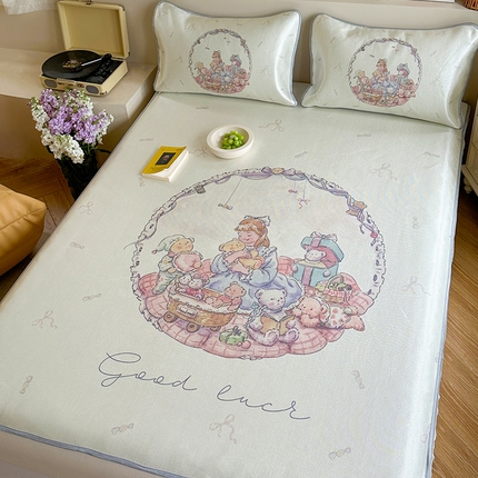 91家纺网 家纺一手货源 找家纺 萝莉家纺 2024新款大版印花冰丝凉席床席床笠款 我和我的玩具小熊们-床笠款