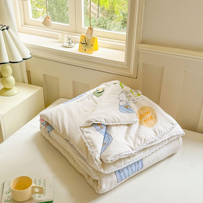 91家纺网 家纺一手货源 找家纺 创优家纺  2025新款A类皱皱纱小花边夏被 嘟嘟熊