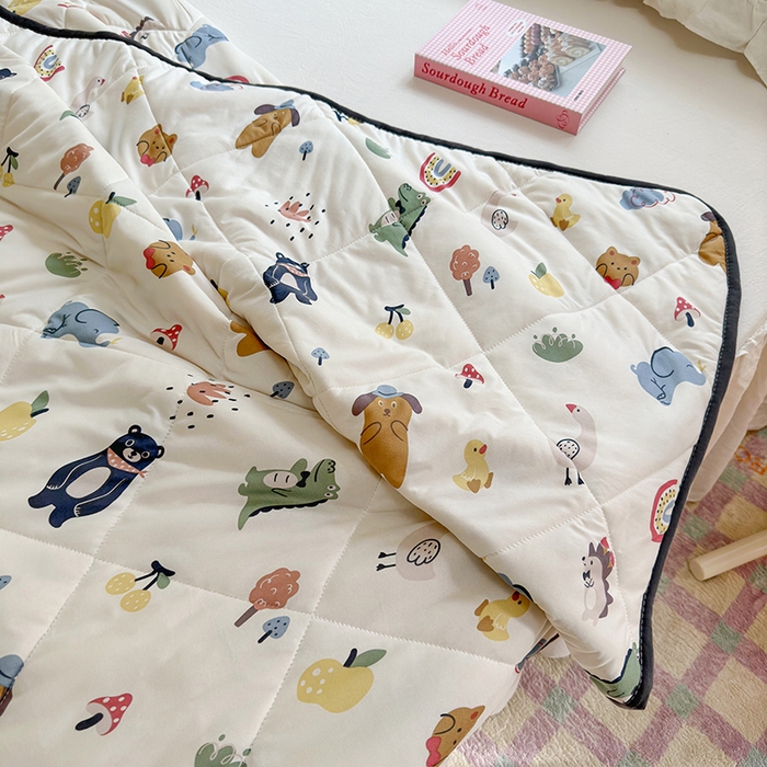 91家纺网 家纺一手货源 找家纺 琪格格纺织 2024新款A类卡通印花清新大豆针织夏被 200*230cm-夏被 针织被-动物之家