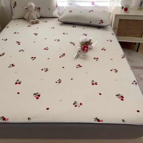 91家纺网 家纺一手货源 找家纺 星座 2025大斜纹复合冰丝凉席床笠款 奶油草莓-床笠款