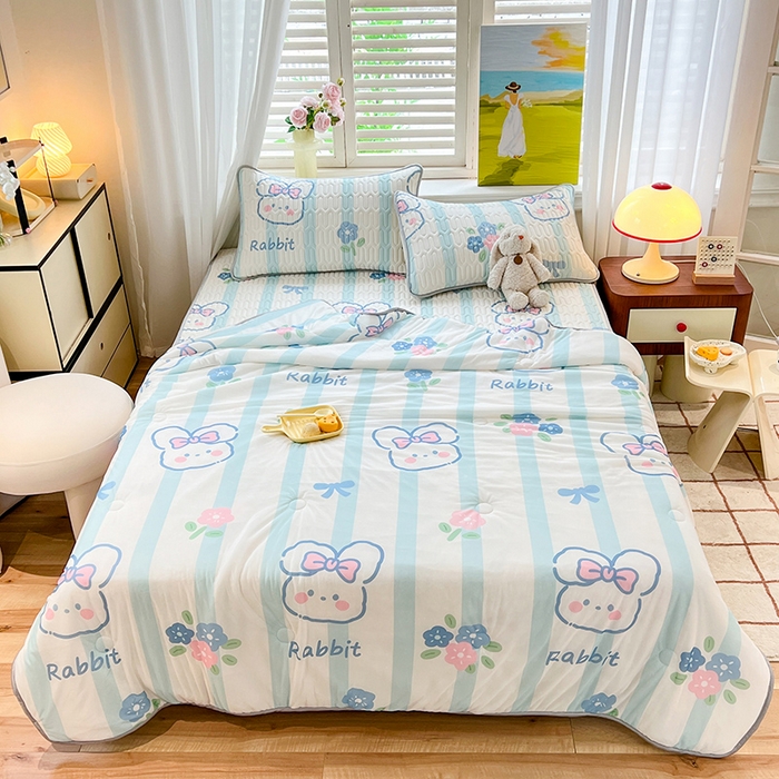 91家纺网 家纺一手货源 找家纺 慕澄家纺 2024新款小版印花0.5乳胶凉席夏被四件套 条纹兔