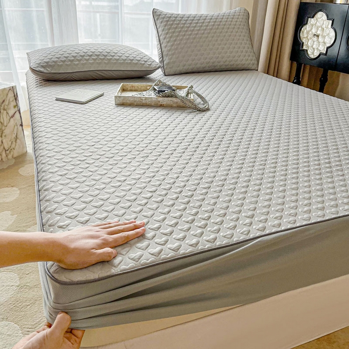 91家纺网 家纺一手货源 找家纺 全季家居 2024新款5A速冷PE简约系列凉豆豆席 爱心-绅士灰-床笠款