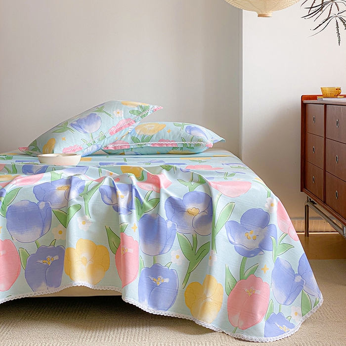 91家纺网 家纺一手货源 找家纺 萌宝老粗布毛绒玩具 2025新款原棉老粗布印花床单系列细纱帆布软凉席三枚段条花边款 蓝色花海