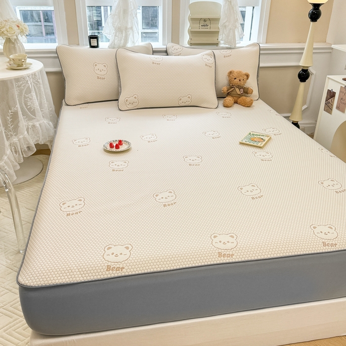 91家纺网 家纺一手货源 找家纺 全季家居 2024新款5A速冷PE小动物系列凉豆豆席 小熊-卡其-床笠款