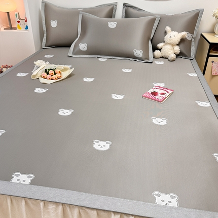 91家纺网 家纺一手货源 找家纺 全季家居 2024新款卡通提花系列PE凉感席 小熊-冰川灰