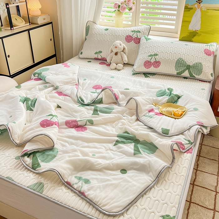 91家纺网 家纺一手货源 找家纺 慕澄家纺 2024新款小版印花0.5乳胶凉席夏被四件套 粉樱桃