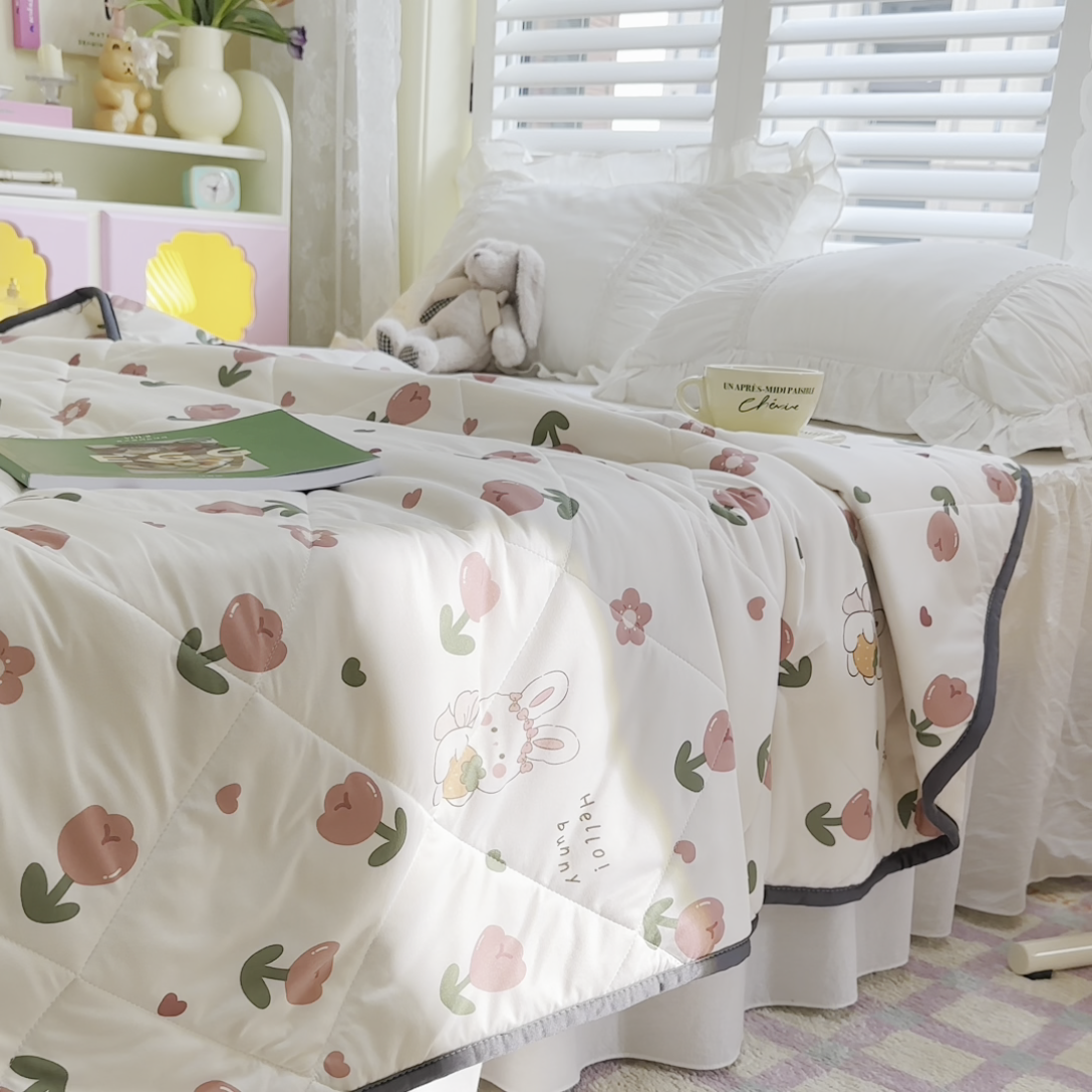 91家纺网 家纺一手货源 找家纺 琪格格纺织 2024新款A类卡通印花清新大豆针织夏被 200*230cm-夏被 针织被-郁金香兔