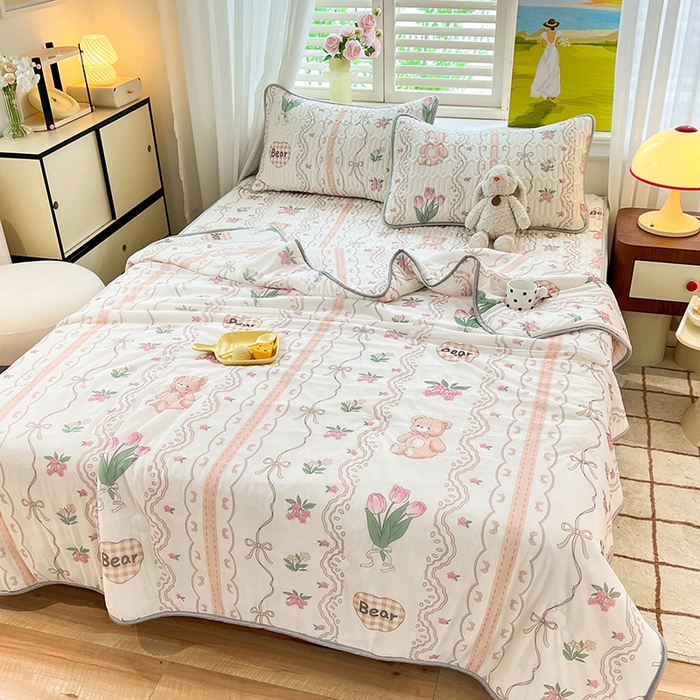 91家纺网 家纺一手货源 找家纺 慕澄家纺 2024新款小版印花0.5乳胶凉席夏被四件套 洛丽塔