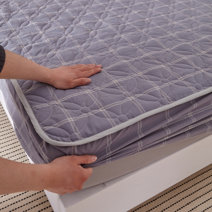 91家纺网 家纺一手货源 找家纺 杜先生 2024新款无印风水洗棉夹棉床笠 深灰大格