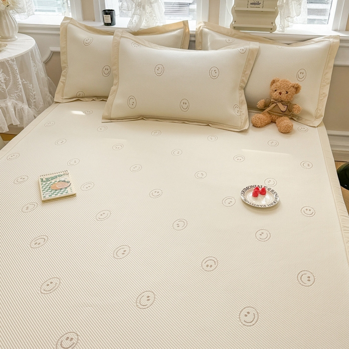 91家纺网 家纺一手货源 找家纺 全季家居 2024新款5A速冷PE小动物系列凉豆豆席 笑脸-卡其-床席款