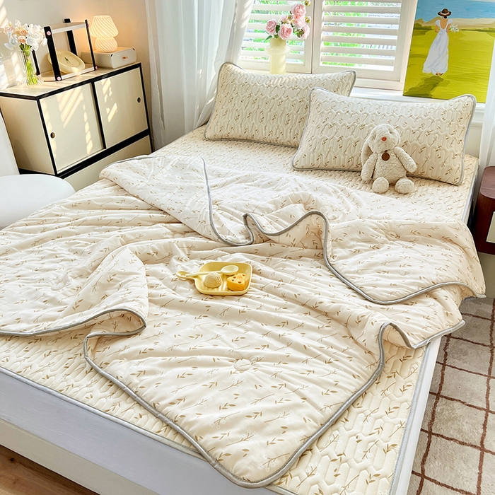 91家纺网 家纺一手货源 找家纺 慕澄家纺 2024新款小版印花0.5乳胶凉席夏被四件套 叶子青青