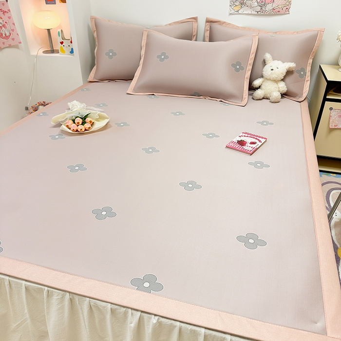 91家纺网 家纺一手货源 找家纺 全季家居 2024新款卡通提花系列PE凉感席 四叶草-山茶粉