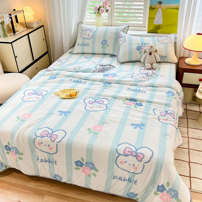 91家纺网 家纺一手货源 找家纺 慕澄家纺 2024新款小版印花0.5乳胶凉席夏被四件套 条纹兔