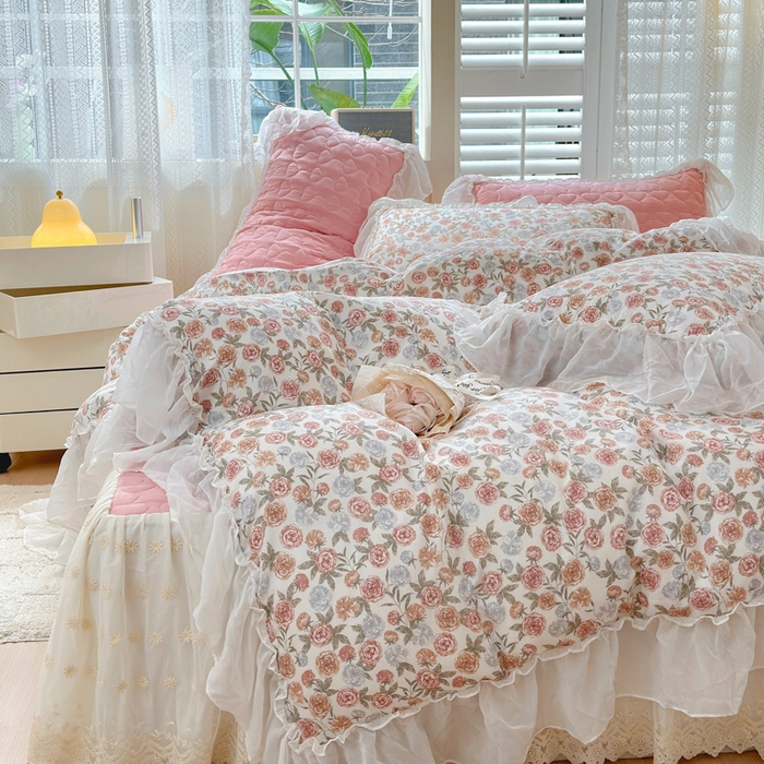 91家纺网 家纺一手货源 找家纺 淑女公社 2024春夏新款竹棉双层纱床裙款四件套-玫瑰庄园 玫瑰庄园 粉