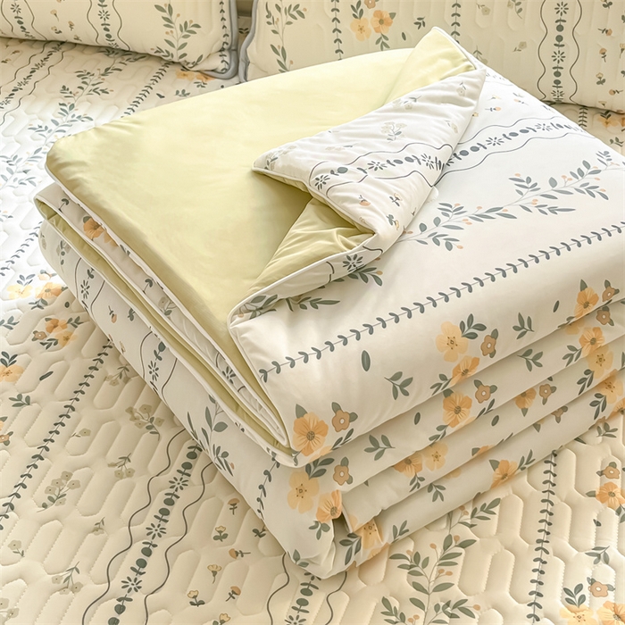 91家纺网 家纺一手货源 找家纺 古吉梦 2024新款冰激凌凉感丝夏被-小清新 凉感丝夏被-碧城春泥+莴苣