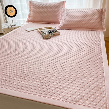 91家纺网 家纺一手货源 找家纺 全季家居 2024新款5A速冷PE简约系列凉豆豆席 爱心-浅粉-床席款