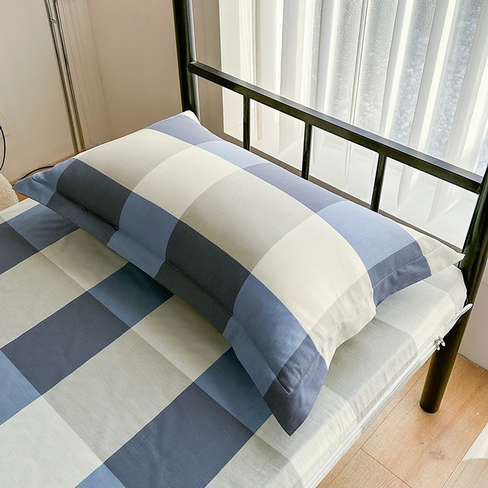 91家纺网 家纺一手货源 找家纺 凌云家纺 2025新款A类13372全棉小清新印花信封枕套 蓝大格