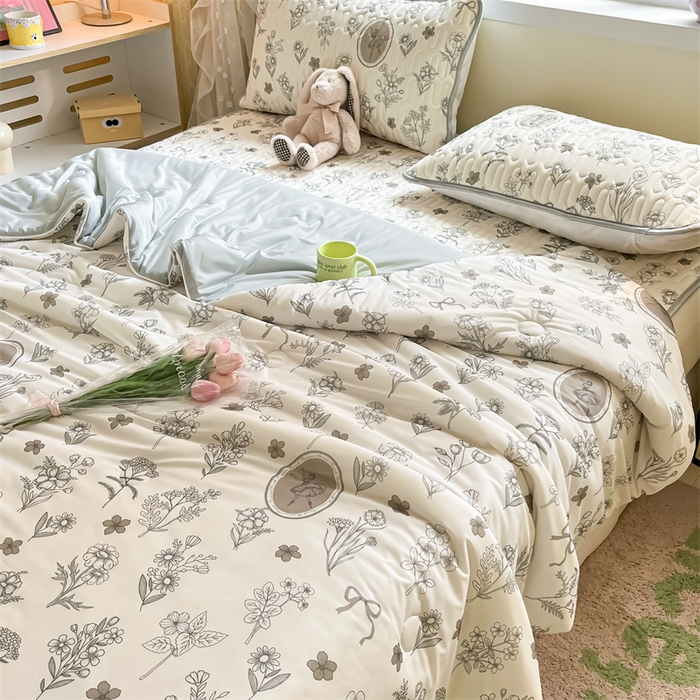 91家纺网 家纺一手货源 找家纺 古吉梦 2024新款冰激凌凉感丝夏被-小清新 凉感丝夏被-芭提雅+浅灰