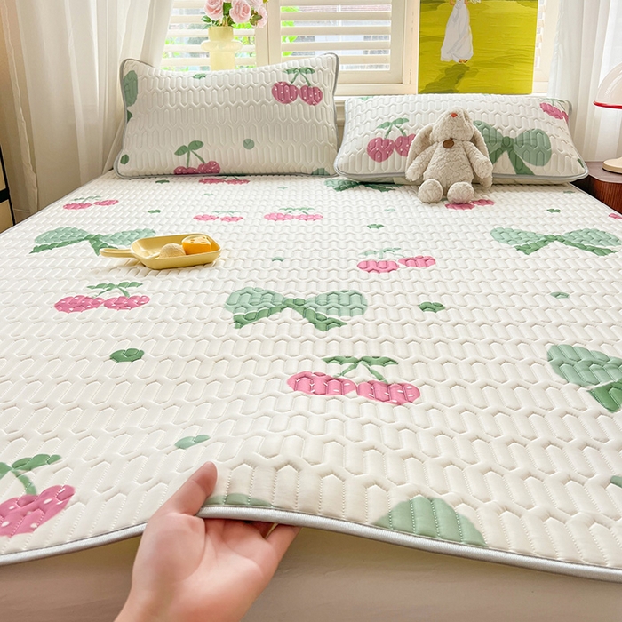 91家纺网 家纺一手货源 找家纺 慕澄家纺 2024新款小版印花0.5乳胶凉席系列 粉樱桃