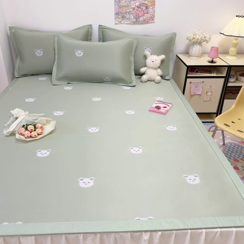 91家纺网 家纺一手货源 找家纺 全季家居 2024新款卡通提花系列PE凉感席 小熊-清新绿