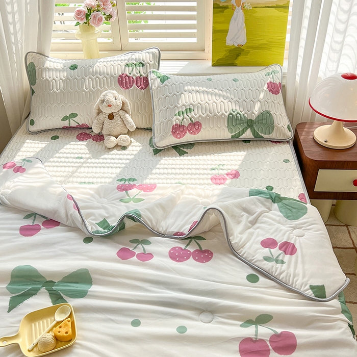 91家纺网 家纺一手货源 找家纺 慕澄家纺 2024新款小版印花0.5乳胶凉席夏被四件套 粉樱桃