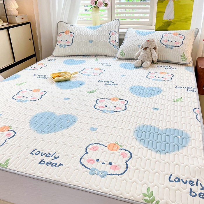 91家纺网 家纺一手货源 找家纺 慕澄家纺 2024新款小版印花0.5乳胶凉席系列 爱心小熊