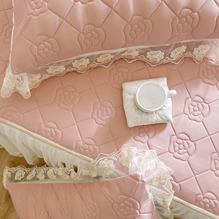 91家纺网 家纺一手货源 找家纺 网红馆 2025新款凉感丝乳胶凉席夏被四件套床裙款 绯红