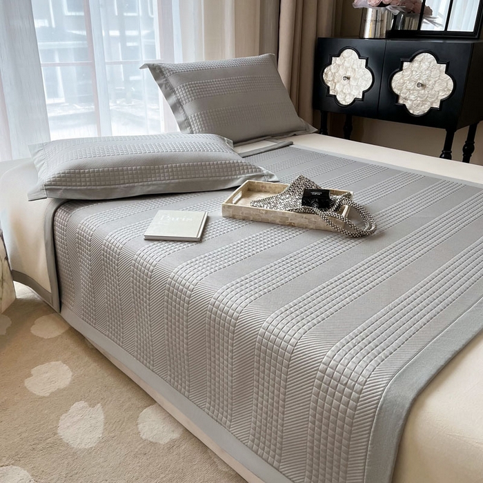 91家纺网 家纺一手货源 找家纺 全季家居 2024新款5A速冷PE简约系列凉豆豆席 格调-浅灰-床席款