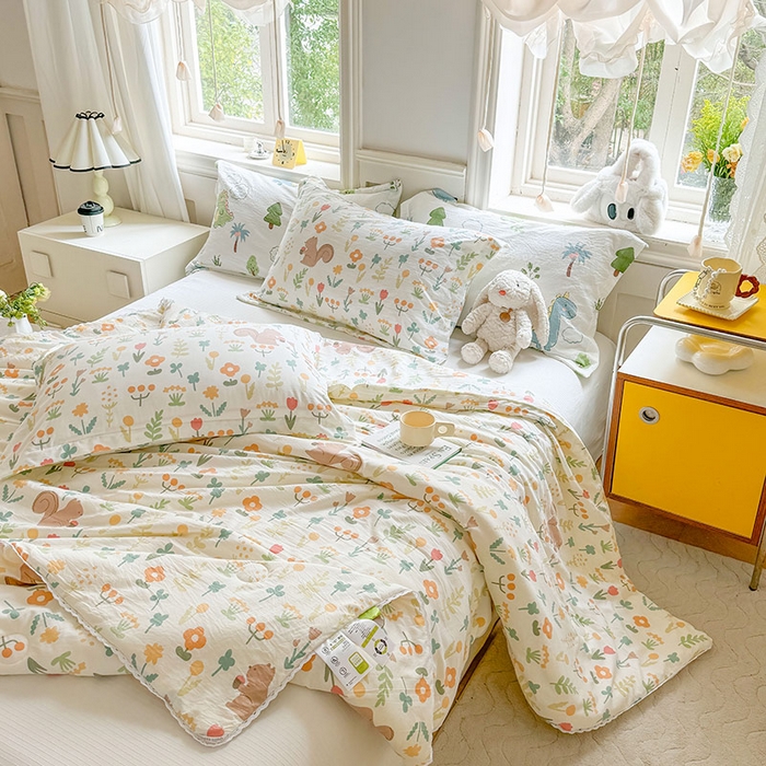 91家纺网 家纺一手货源 找家纺 创优家纺  2025新款A类皱皱纱小花边夏被 松鼠花园