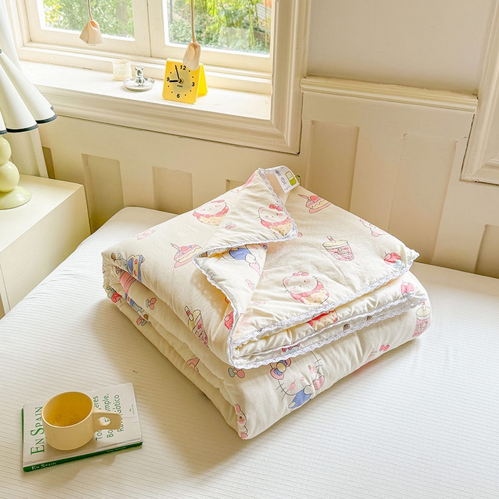 91家纺网 家纺一手货源 找家纺 创优家纺  2025新款A类皱皱纱小花边夏被 奶猫