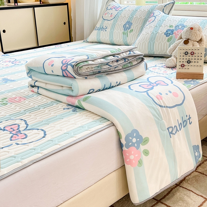 91家纺网 家纺一手货源 找家纺 慕澄家纺 2024新款小版印花0.5乳胶凉席夏被四件套 条纹兔