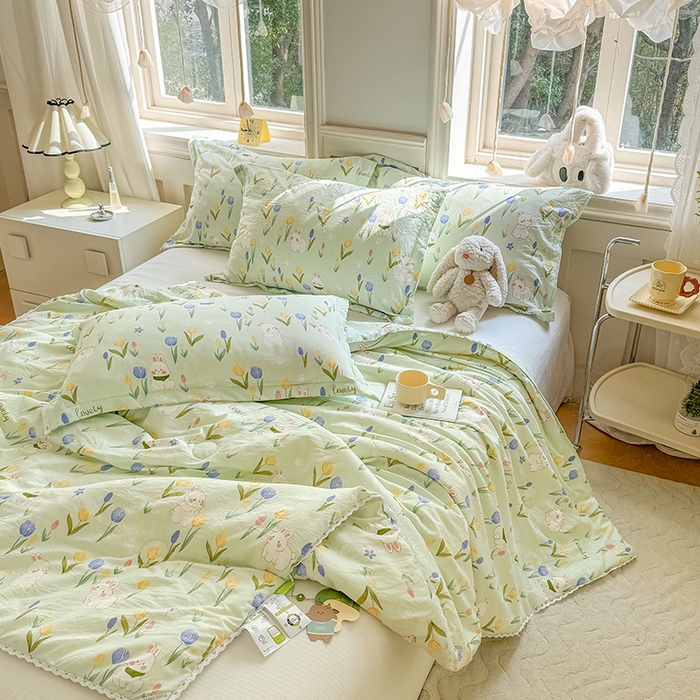 91家纺网 家纺一手货源 找家纺 创优家纺  2025新款A类皱皱纱小花边夏被 幸运兔