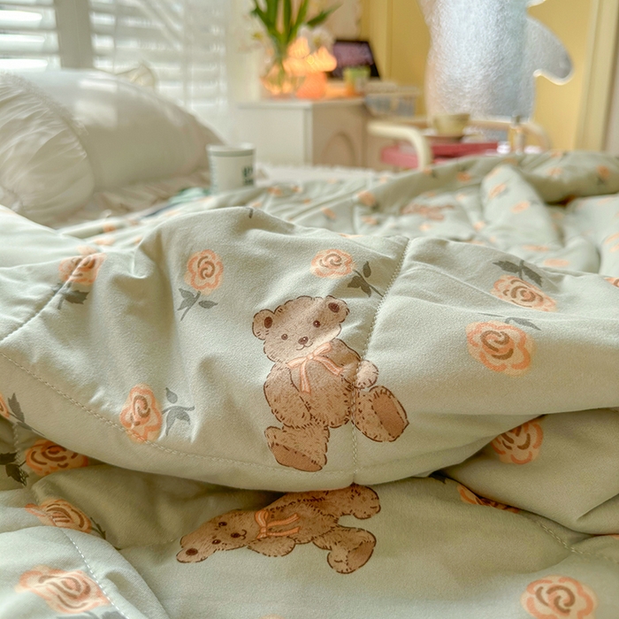 91家纺网 家纺一手货源 找家纺 琪格格纺织 2024新款A类卡通印花清新大豆针织夏被 200*230cm-夏被 针织被-花朵熊