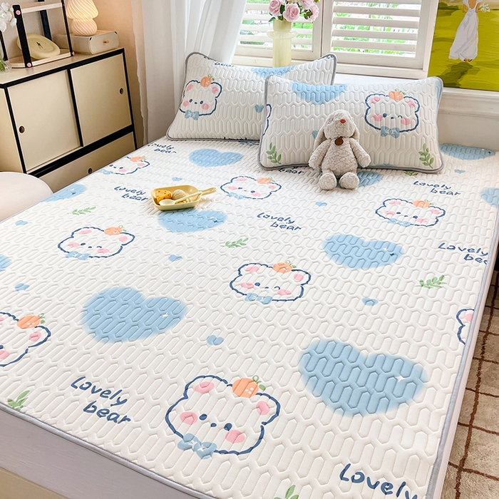 91家纺网 家纺一手货源 找家纺 慕澄家纺 2024新款小版印花0.5乳胶凉席系列 爱心小熊