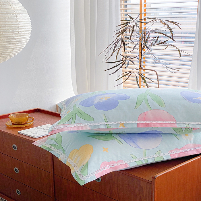 91家纺网 家纺一手货源 找家纺 萌宝老粗布毛绒玩具 2025新款原棉老粗布印花床单系列细纱帆布软凉席三枚段条花边款 蓝色花海