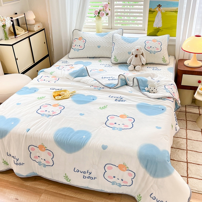 91家纺网 家纺一手货源 找家纺 慕澄家纺 2024新款小版印花0.5乳胶凉席夏被四件套 爱心小熊