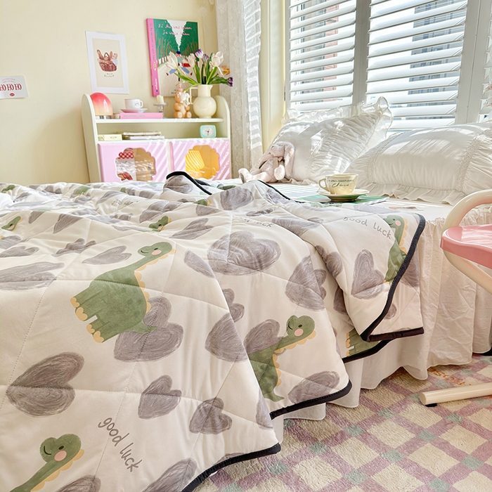 91家纺网 家纺一手货源 找家纺 琪格格纺织 2024新款A类卡通印花清新大豆针织夏被 200*230cm-夏被 针织被-恐龙爱