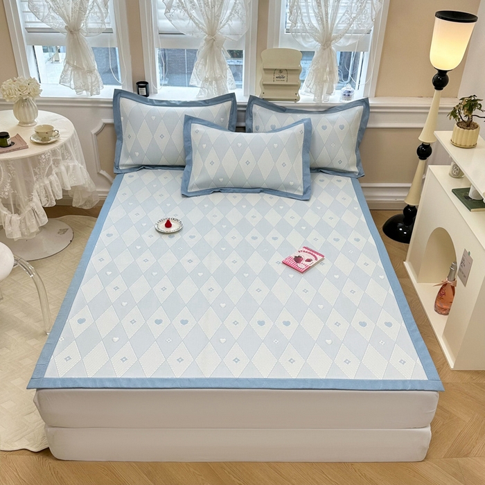 91家纺网 家纺一手货源 找家纺 全季家居 2024新款5A速冷PE小动物系列凉豆豆席 千鸟格-天蓝-床席款