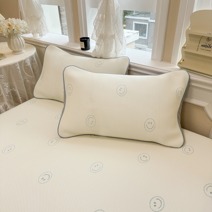 91家纺网 家纺一手货源 找家纺 全季家居 2024新款5A速冷PE小动物系列凉豆豆席 笑脸-天蓝-床笠款