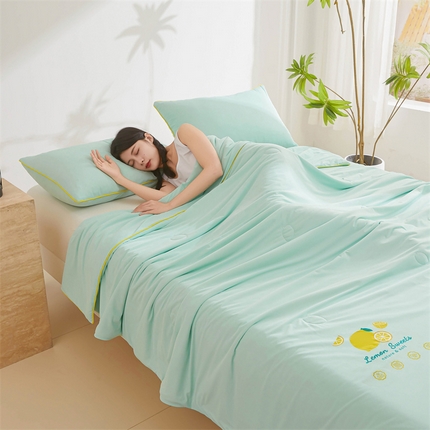 91家纺网 家纺一手货源 找家纺 恒畅 2024新款A类凉感丝纯色双拼柠檬夏被 柠檬-天蓝