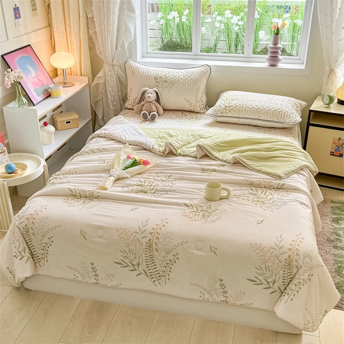 91家纺网 家纺一手货源 找家纺 古吉梦 2024新款冰激凌凉感丝夏被-小清新 凉感丝夏被-绿茵+莴苣