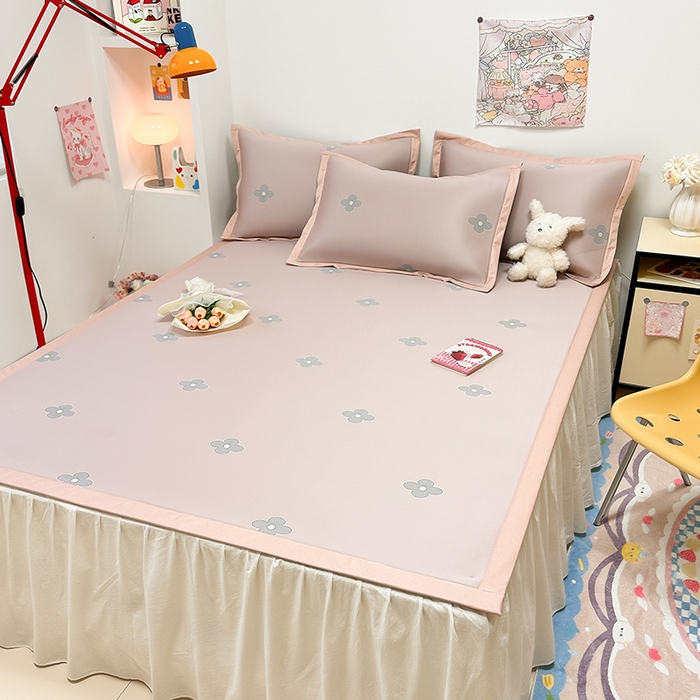 91家纺网 家纺一手货源 找家纺 全季家居 2024新款卡通提花系列PE凉感席 四叶草-山茶粉